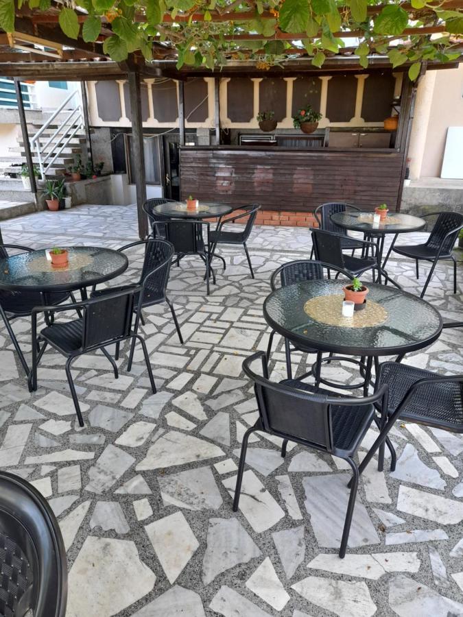 Bato Rooms Peštani Eksteriør billede