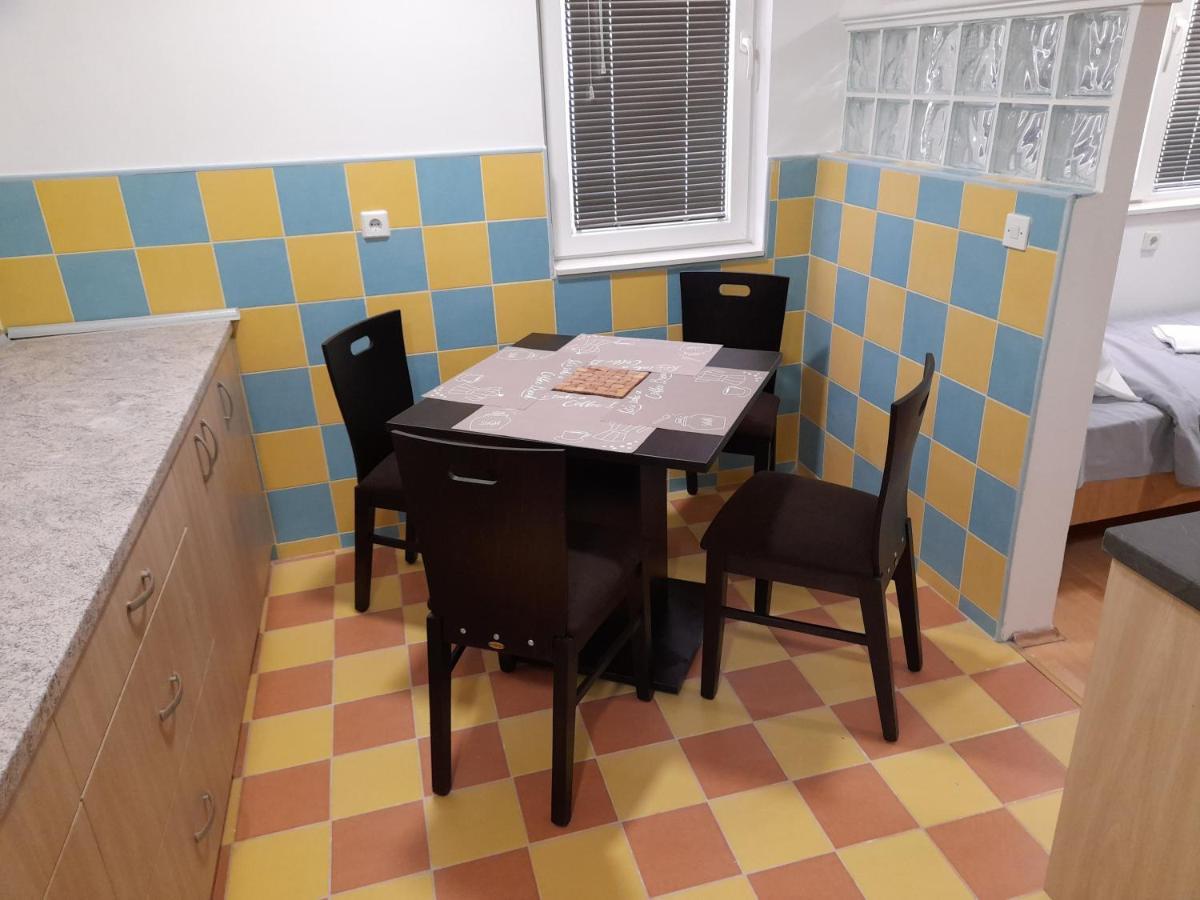 Bato Rooms Peštani Eksteriør billede