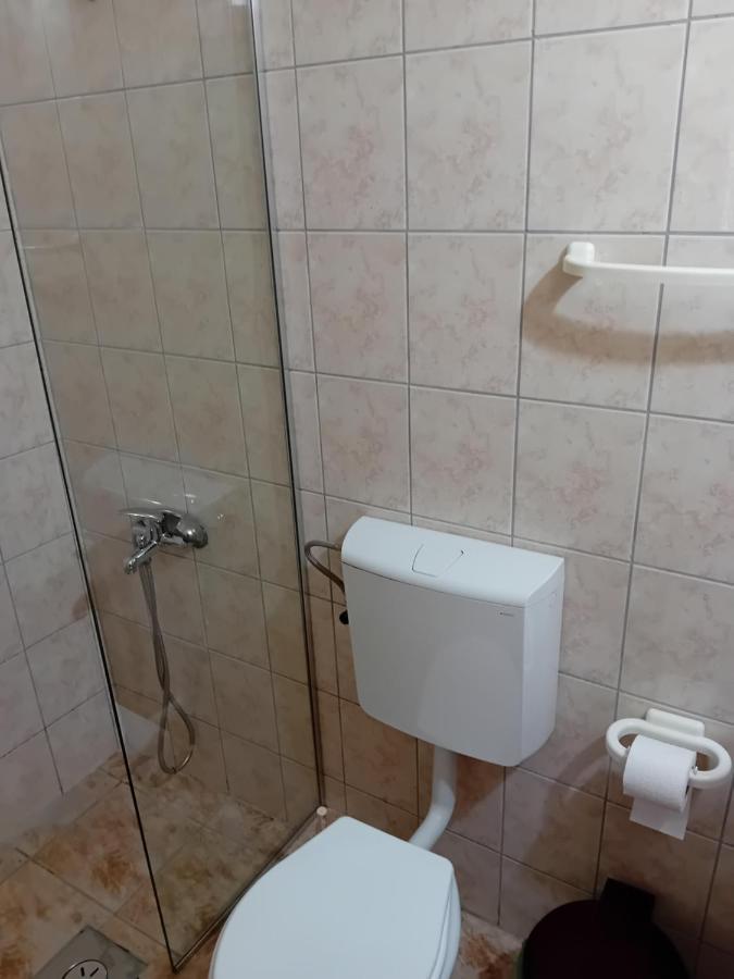 Bato Rooms Peštani Eksteriør billede
